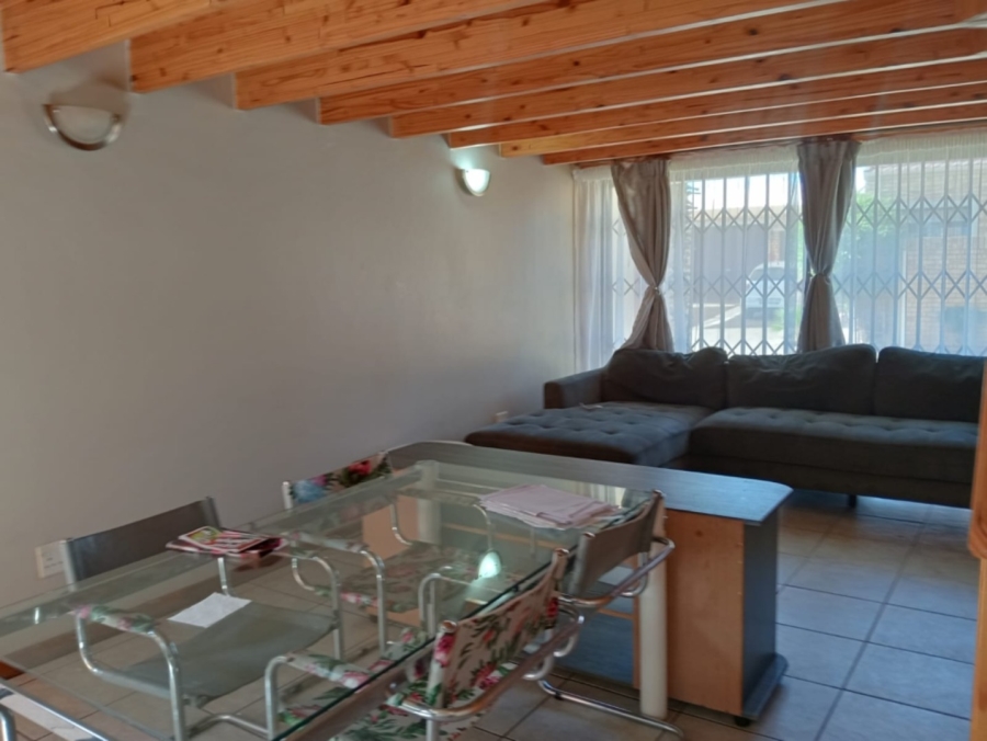 2 Bedroom Property for Sale in Langenhovenpark Free State